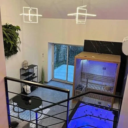 L'insolite Airbnb Villa *